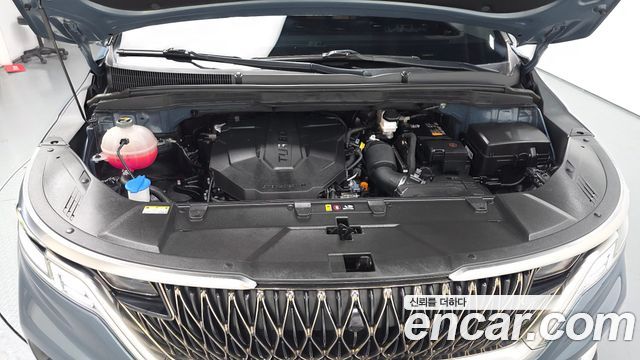 Kia Canival 2023 — photo 6