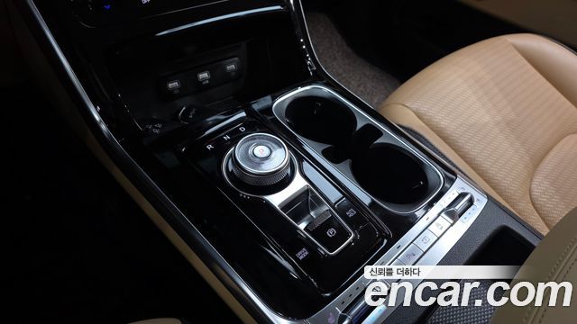 Kia Canival 2023 — photo 9