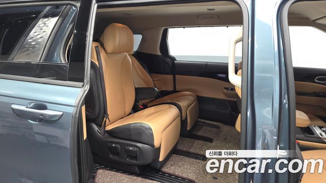 Kia Canival 2023 — photo 11