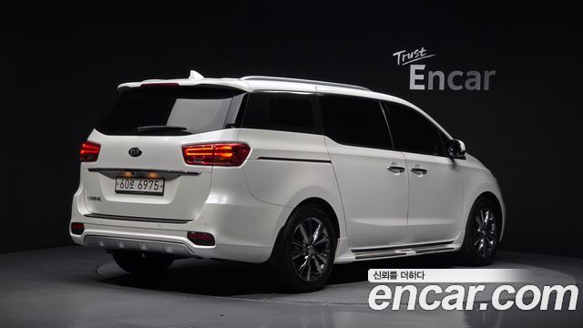 Kia Canival 2019 — photo 2