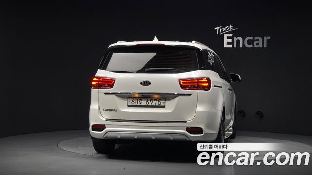 Kia Canival 2019 — photo 4