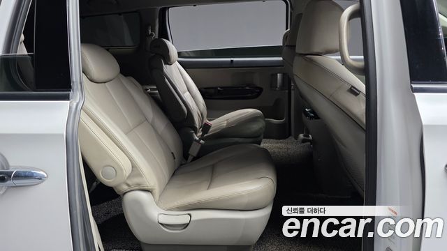 Kia Canival 2019 — photo 17