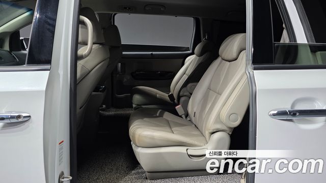 Kia Canival 2019 — photo 18