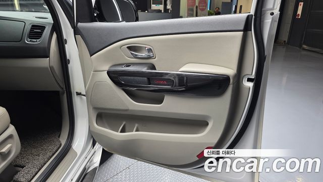 Kia Canival 2019 — photo 14