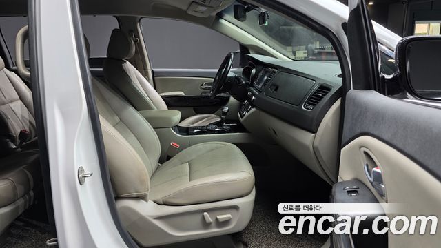 Kia Canival 2019 — photo 16