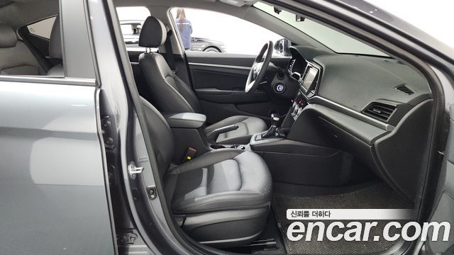 Hyundai AVANTE 2020 — photo 16