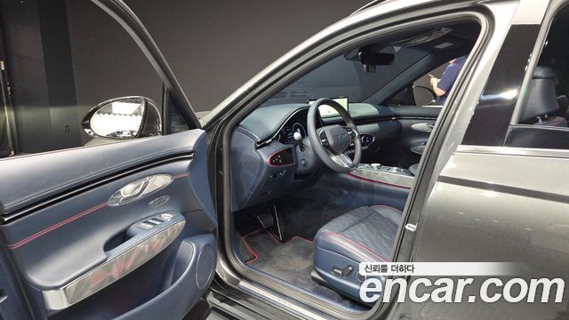 Genesis GV70 2023 — photo 13