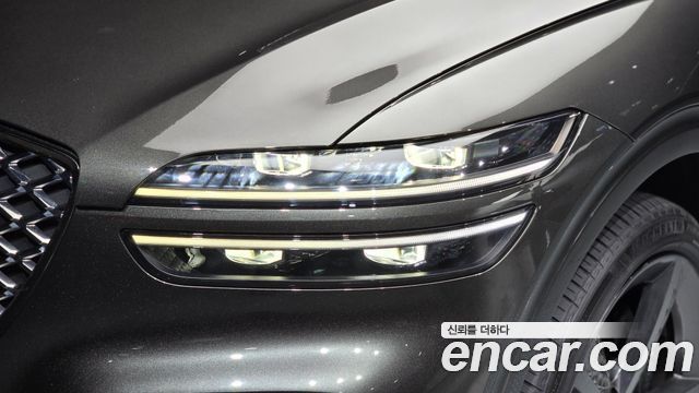Genesis GV70 2023 — photo 8