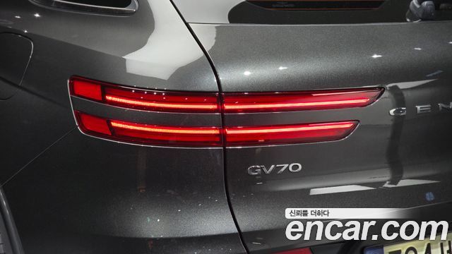 Genesis GV70 2023 — photo 9