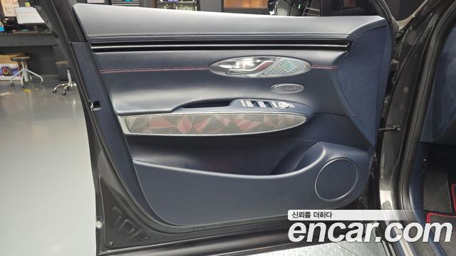 Genesis GV70 2023 — photo 14
