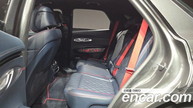 Genesis GV70 2023 — photo 16