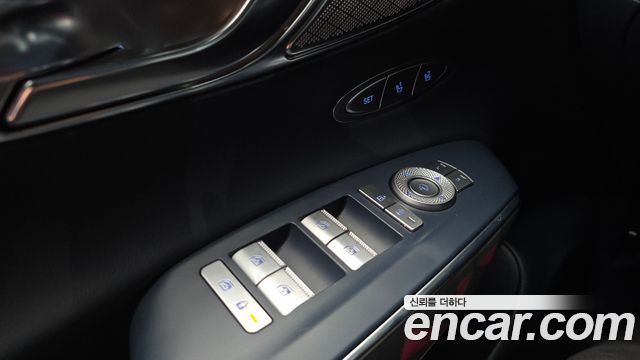 Genesis GV70 2023 — photo 30