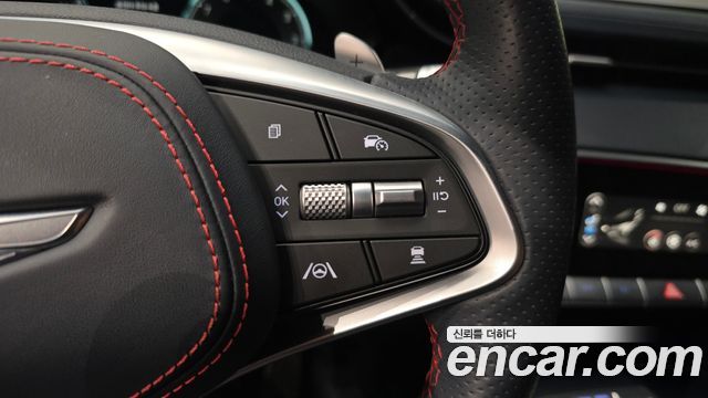 Genesis GV70 2023 — photo 32