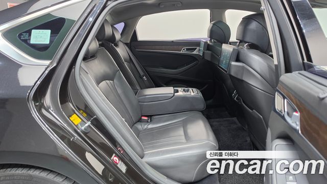 Genesis G80 2018 — photo 17