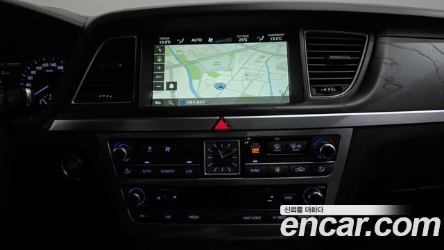 Genesis G80 2018 — photo 18