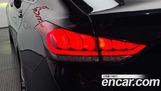Genesis G80 2018 — photo 9