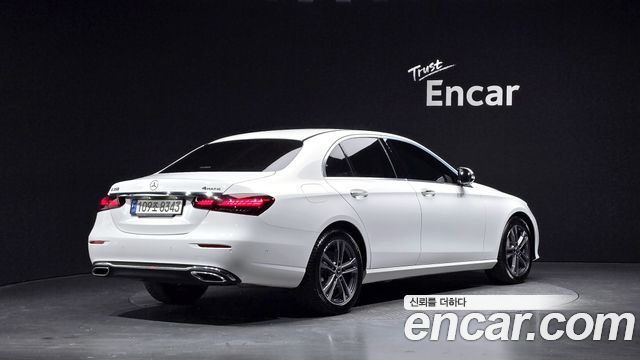 Mercedes-Benz E-Class 2022 — photo 2