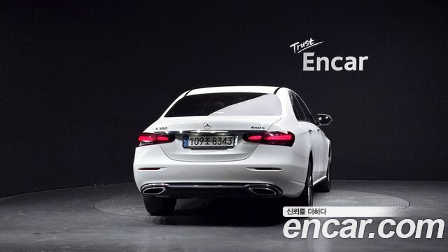 Mercedes-Benz E-Class 2022 — photo 4