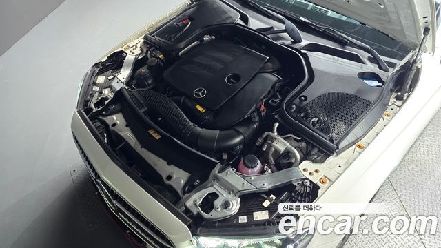 Mercedes-Benz E-Class 2022 — photo 6
