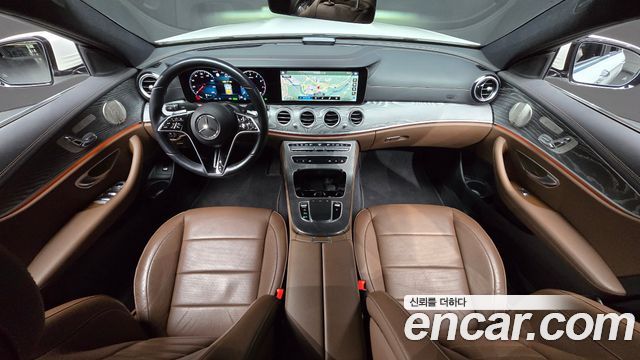 Mercedes-Benz E-Class 2022 — photo 10