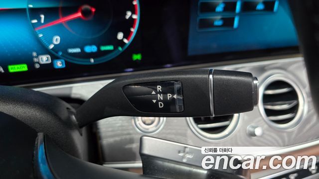 Mercedes-Benz E-Class 2022 — photo 12