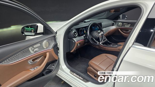 Mercedes-Benz E-Class 2022 — photo 17