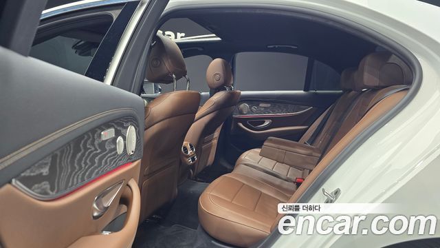 Mercedes-Benz E-Class 2022 — photo 18