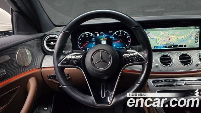 Mercedes-Benz E-Class 2022 — photo 19