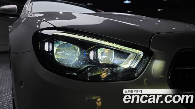 Mercedes-Benz E-Class 2022 — photo 8
