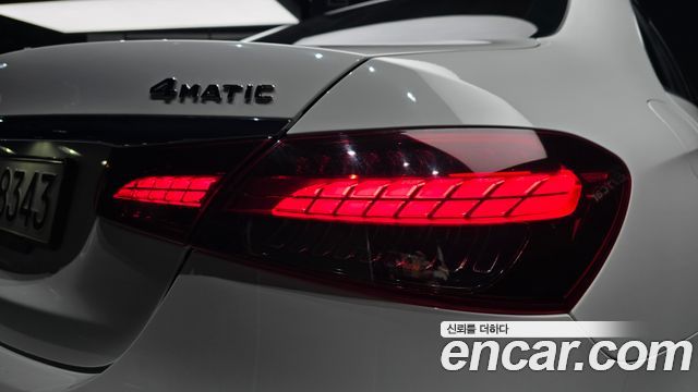 Mercedes-Benz E-Class 2022 — photo 9