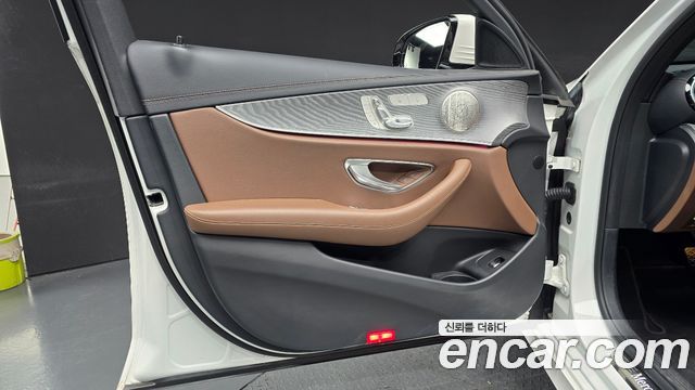 Mercedes-Benz E-Class 2022 — photo 14
