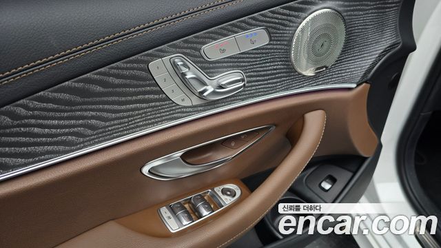 Mercedes-Benz E-Class 2022 — photo 27