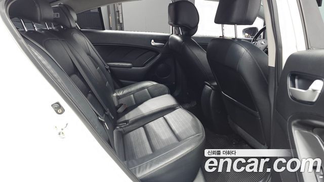 Kia K3 2018 — photo 17