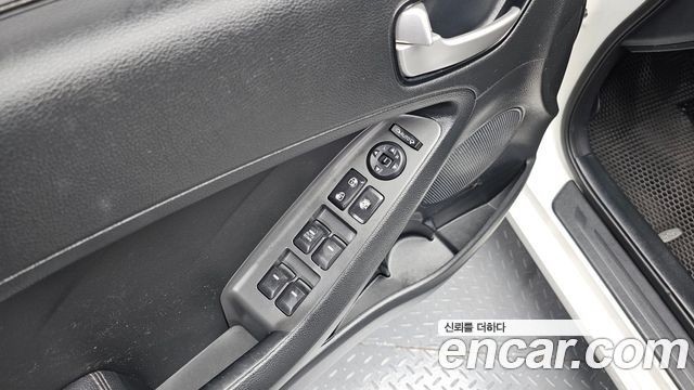 Kia K3 2018 — photo 19