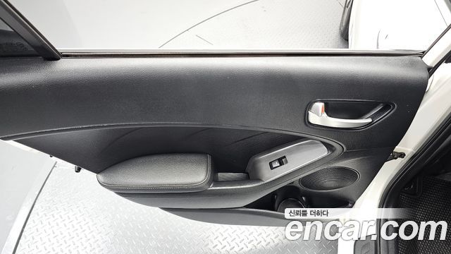 Kia K3 2018 — photo 15