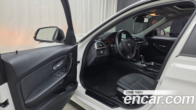 BMW 3-Series 2017 — photo 13