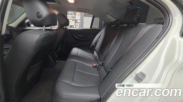 BMW 3-Series 2017 — photo 18