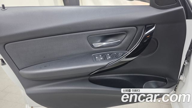 BMW 3-Series 2017 — photo 14