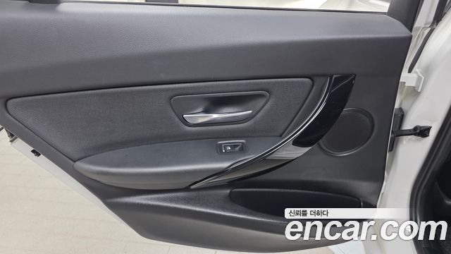 BMW 3-Series 2017 — photo 15