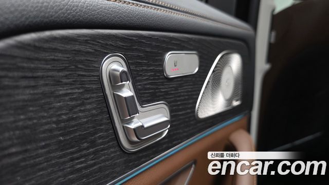 Mercedes-Benz GLE-Class 2024 — photo 32
