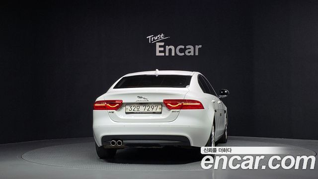 Jaguar XE 2017 — photo 4