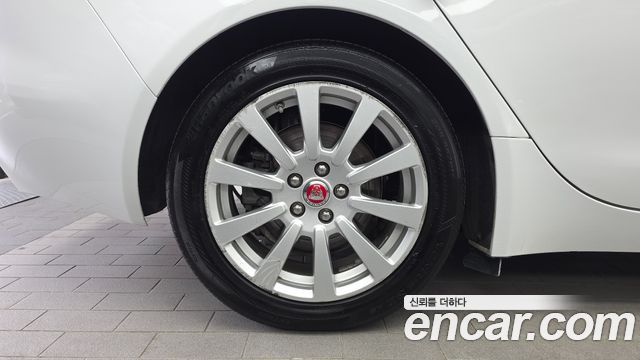 Jaguar XE 2017 — photo 5