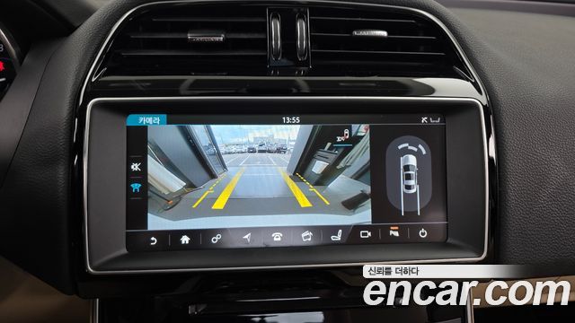 Jaguar XE 2017 — photo 15