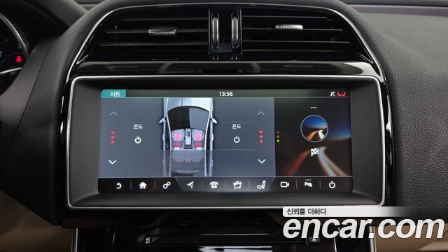 Jaguar XE 2017 — photo 16