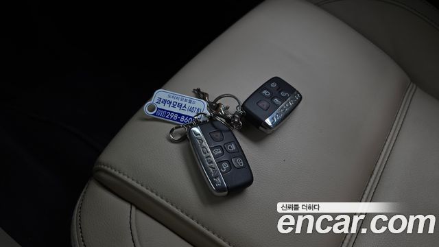 Jaguar XE 2017 — photo 17