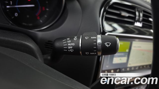 Jaguar XE 2017 — photo 18