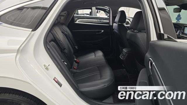 Hyundai Sonata 2022 — photo 17
