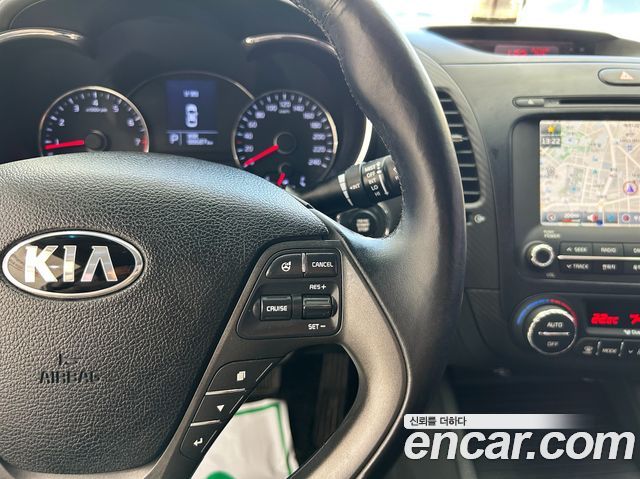 Kia K3 2013 — photo 10