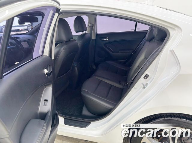 Kia K3 2013 — photo 15