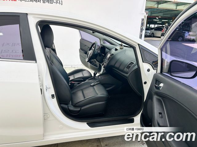 Kia K3 2013 — photo 17